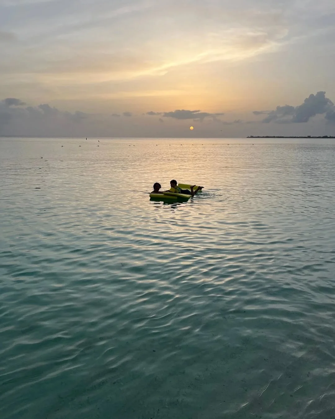 若你曾造访大开曼岛却未被它征服，那你八成没住过@ritzcarltongrandcayman或@palmheightsgc

因为真相是：大开曼岛就是完美无缺。它堪称度假胜地中的小黑裙。 