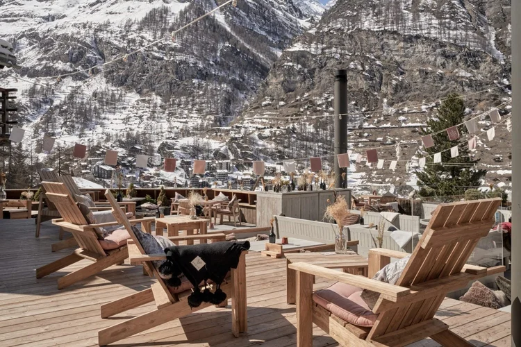 Cervo Mountain Resort après-ski terrace Zermatt