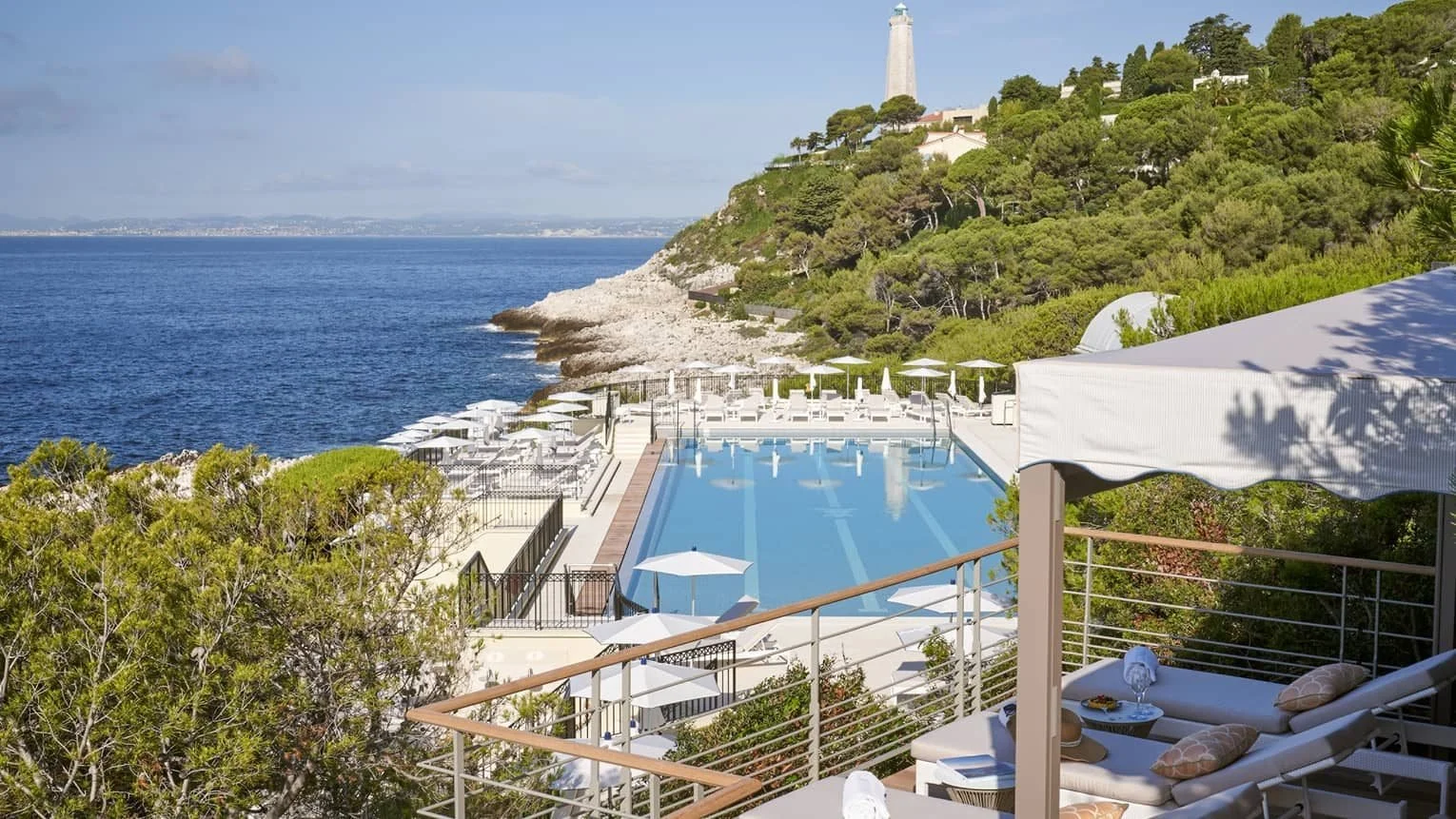 the seawater infinity pool at Club Dauphin, Grand-Hotel du Cap-Ferrat, with the Mediterranean beyond
