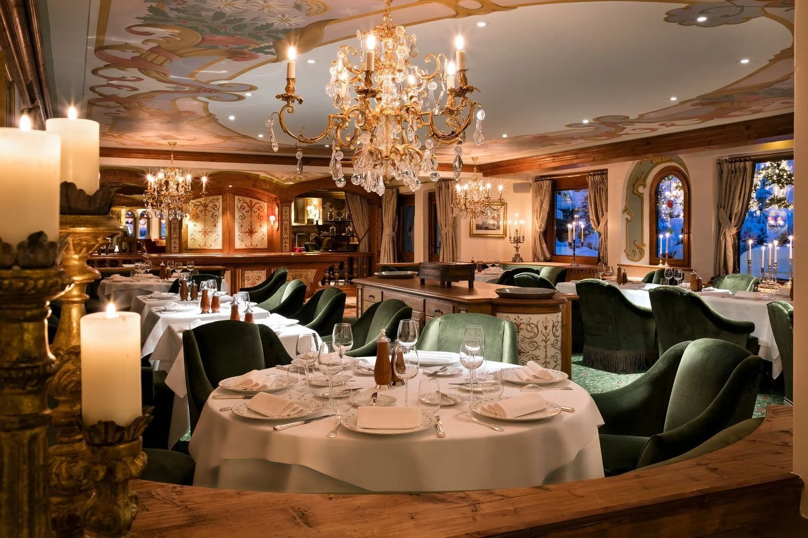 The formal dining room at La Table des Airelles in Airelles Courchevel.