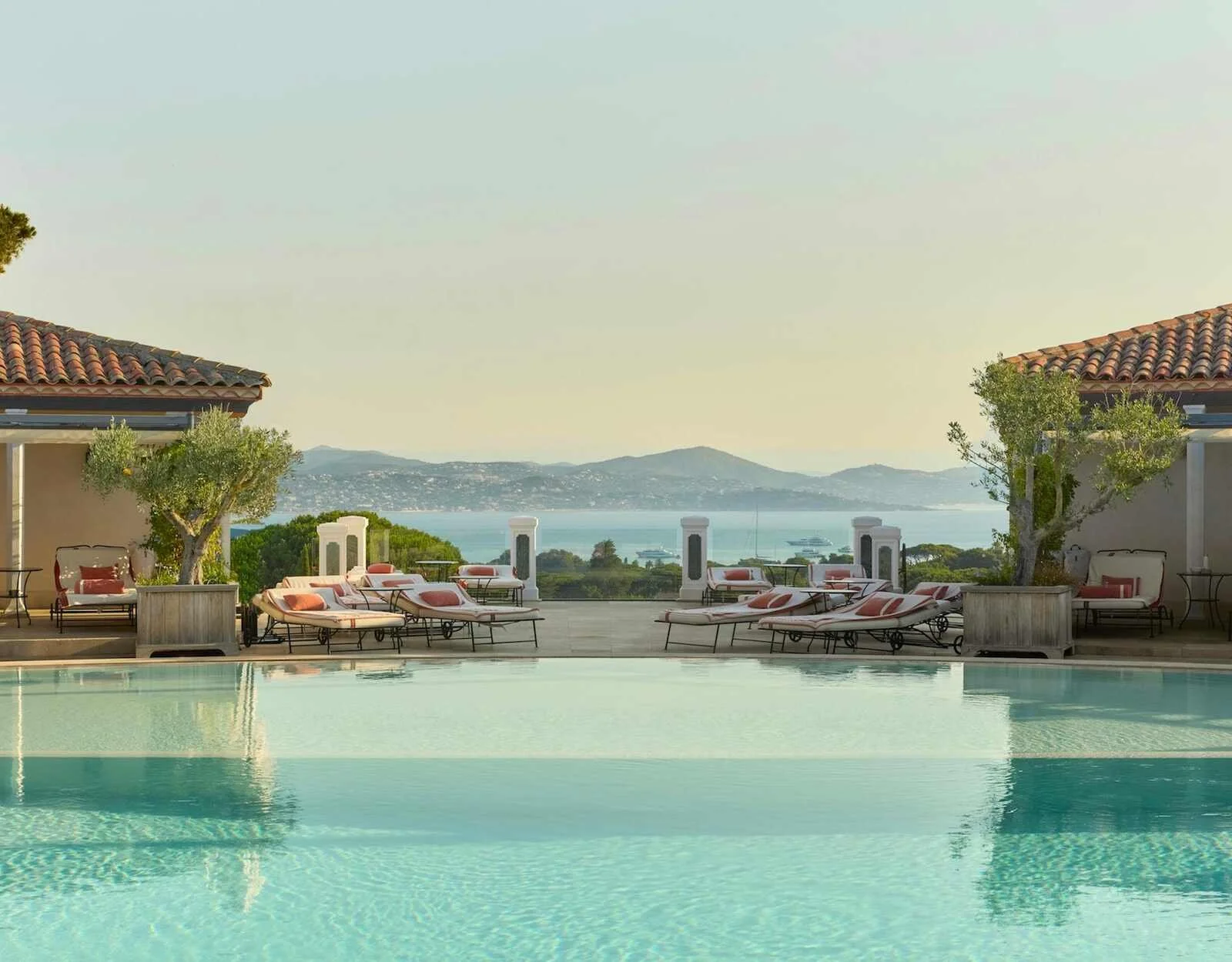 messardiere-st-tropez-main-pool-bay-view.jpeg