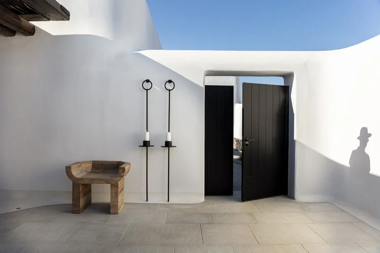 Kalesma Mykonos whitewashed courtyard entrance