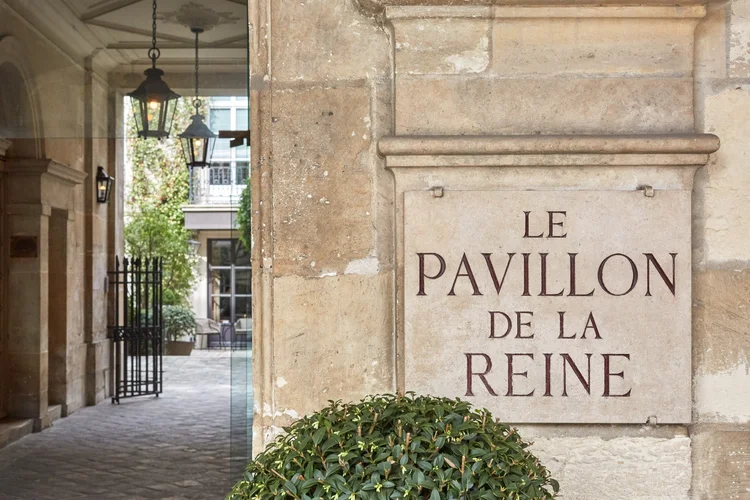 Pavillon de la Reine courtyard entrance on Place des Vosges Paris, romantic boutique hotel