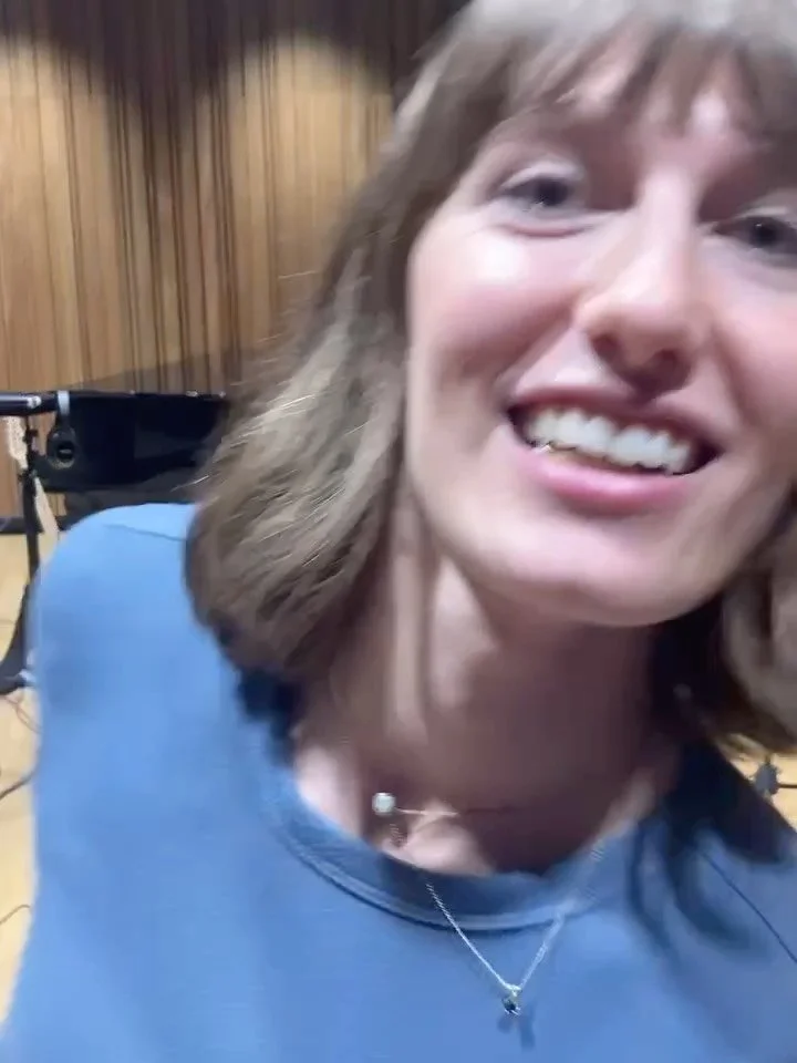 Things I&rsquo;ve Said Before song by song &mdash; track 6: Return to Sender

phew sorry had to go on tour real quick but I&rsquo;m back now with the rest of my song by song posts💁&zwj;♀️

up until this point in the tracklist, all the songs were rec