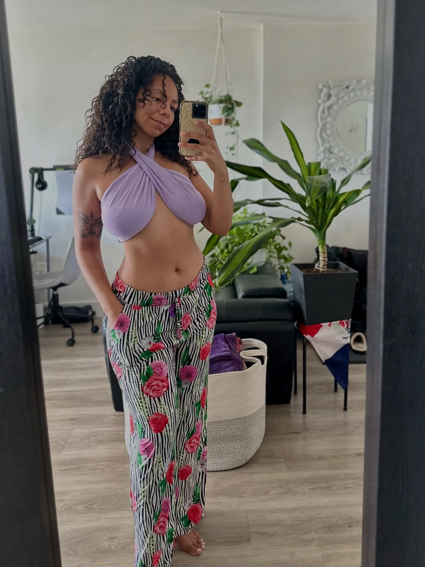 #444 Yes, my surfaces are gorgeous&hellip; but have you met my heart?🌹🥹💜☁️🐺🪄🪽

It took years me 33 years to genuinely love every inch of my reflection&hellip;

and still, this vessel doesn&rsquo;t do justice to capture the depth, beauty, and ra