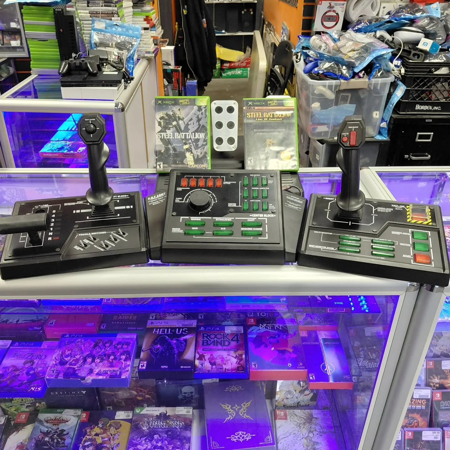 Here it is, the massive Steel Battalion controller! Check out that eject button 😲
