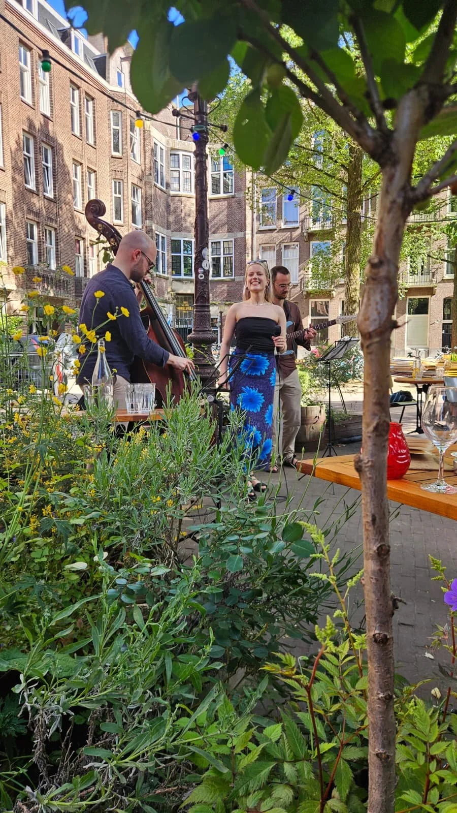 Meer dan een café: live muziek, kunst en buurtactiviteiten