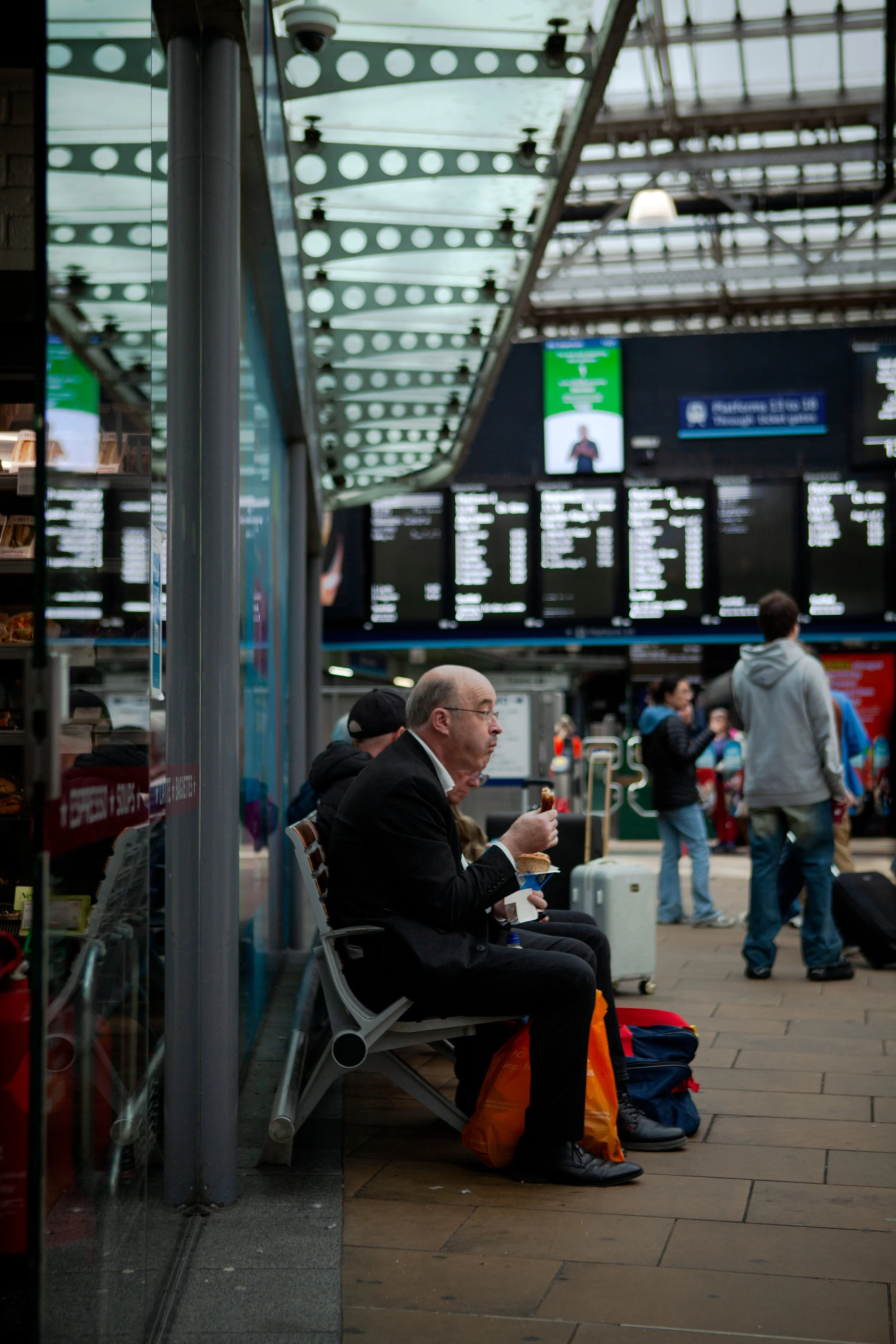 Common Ground Studio is a creative studio based in Edinburgh, made up of passionate local freelancers who specialise in photography, video, and design. We love problem-solving, storytelling, and making things look and feel just right. 
