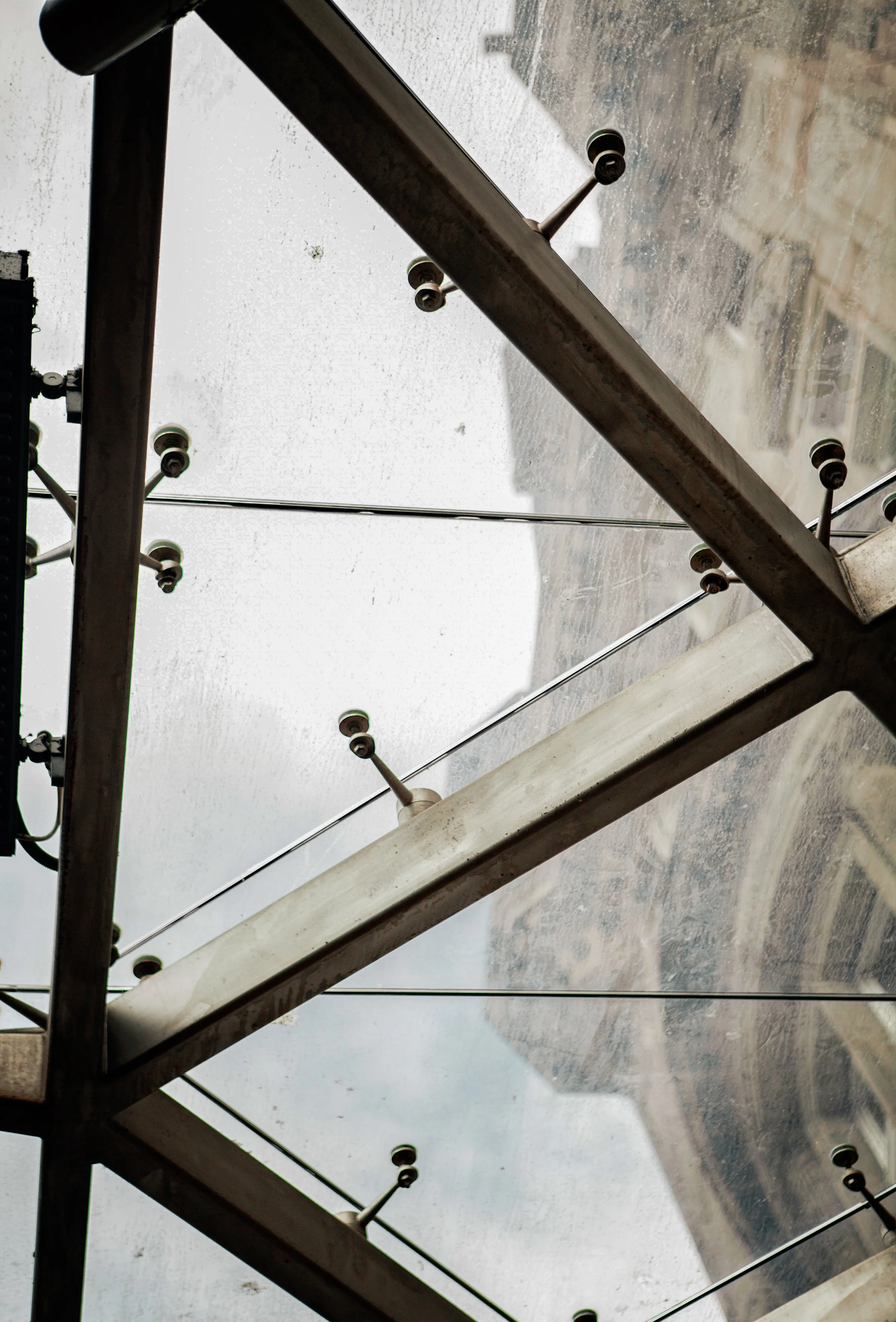 Edinburgh Photographer, Videographer & Creative Studio
Based in Edinburgh, I offer professional photography, videography, graphic design, and printing services for brands, businesses, and individuals. From capturing interiors, events, and products to