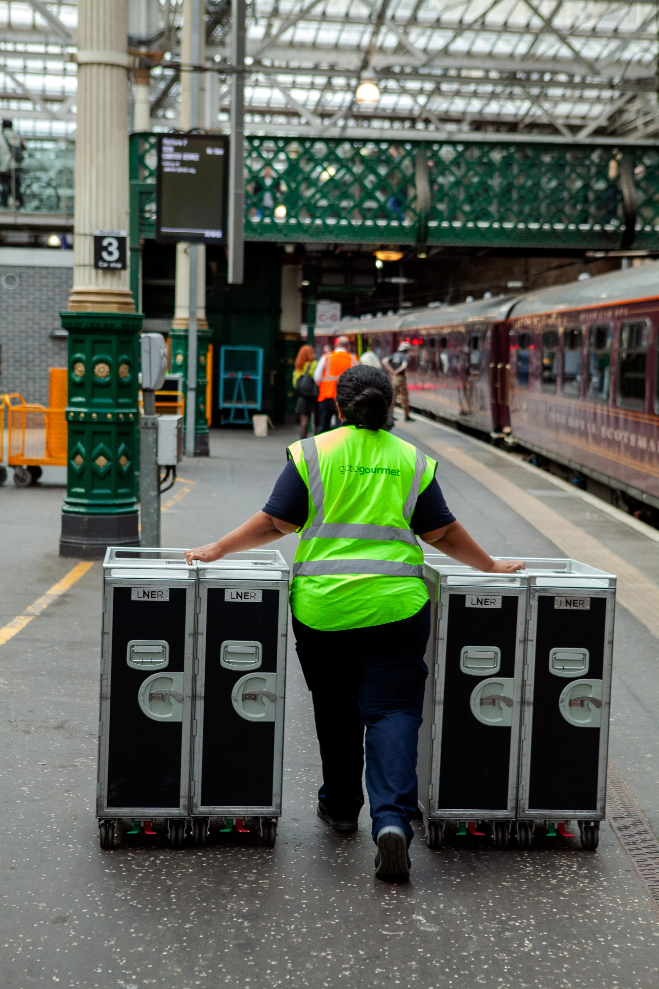 Common Ground Studio is a creative studio based in Edinburgh, made up of passionate local freelancers who specialise in photography, video, and design. We love problem-solving, storytelling, and making things look and feel just right. 