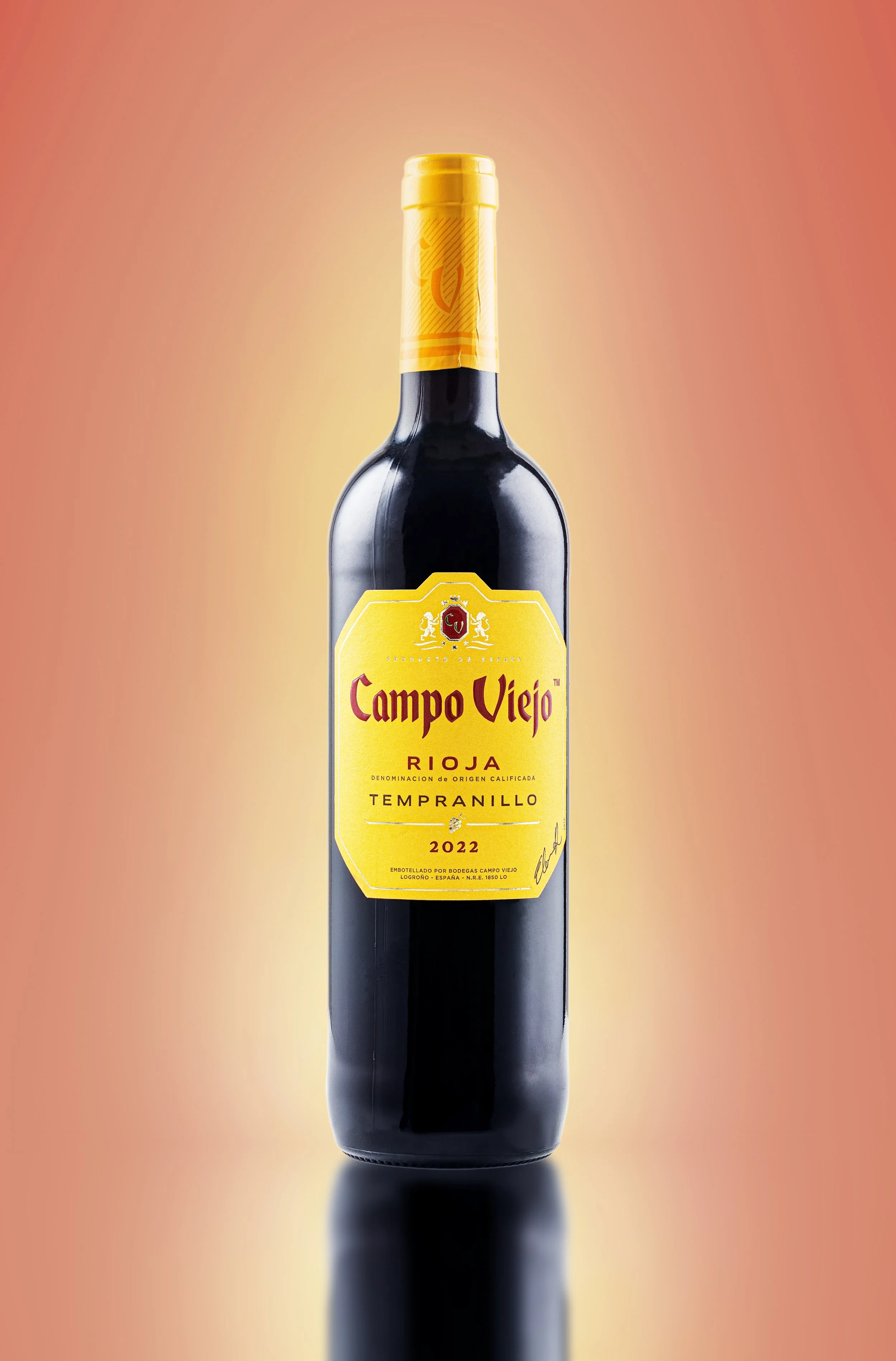 BOTTLE WITH LIGHT & REFLECT.jpg