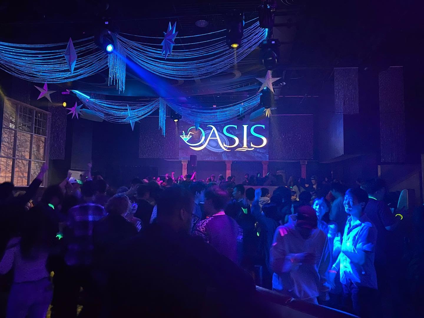 Maybe If We Partied On Wednesday&rsquo;s Like We Do On The Weekend #humpday Wouldn&rsquo;t Be So Bad?! #midweekrerefresh 🤔🍻