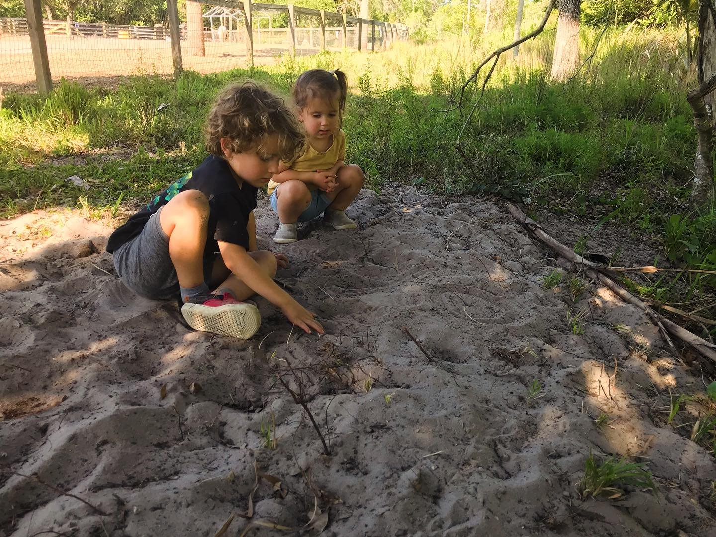 What wonders can a patch of sand inspire? 🤔 This week at @cheyneranch , our kids showed us! They turned a sandy spot into an interactive learning space, practicing everything from shapes and letters to math equations. This tactile play is brilliant 