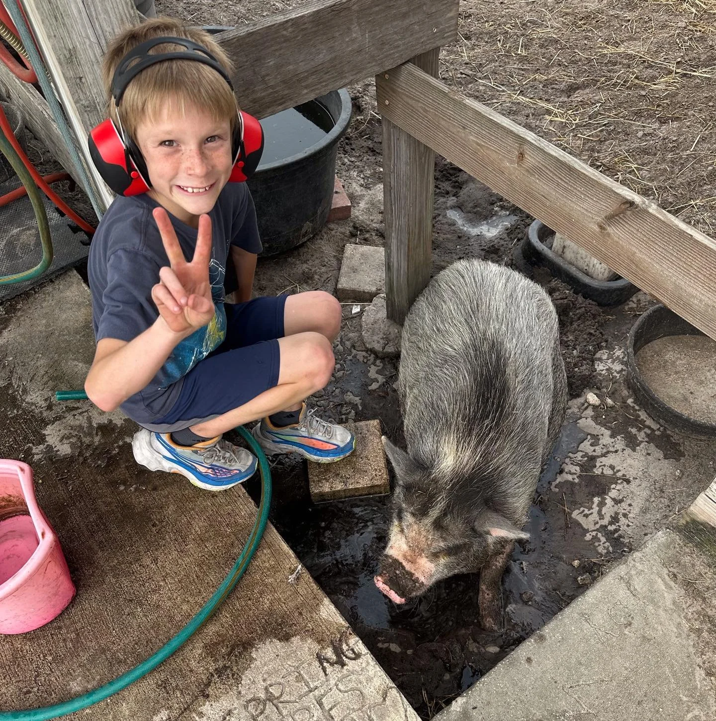 A peace sign, a muddy pig, and pure joy. ✌️🐷

This is exactly what happens when we step outside clinic walls and let the farm be our therapeutic canvas. What began as a routine bucket clean-out instantly turned into a rich, kid-led sensory experienc