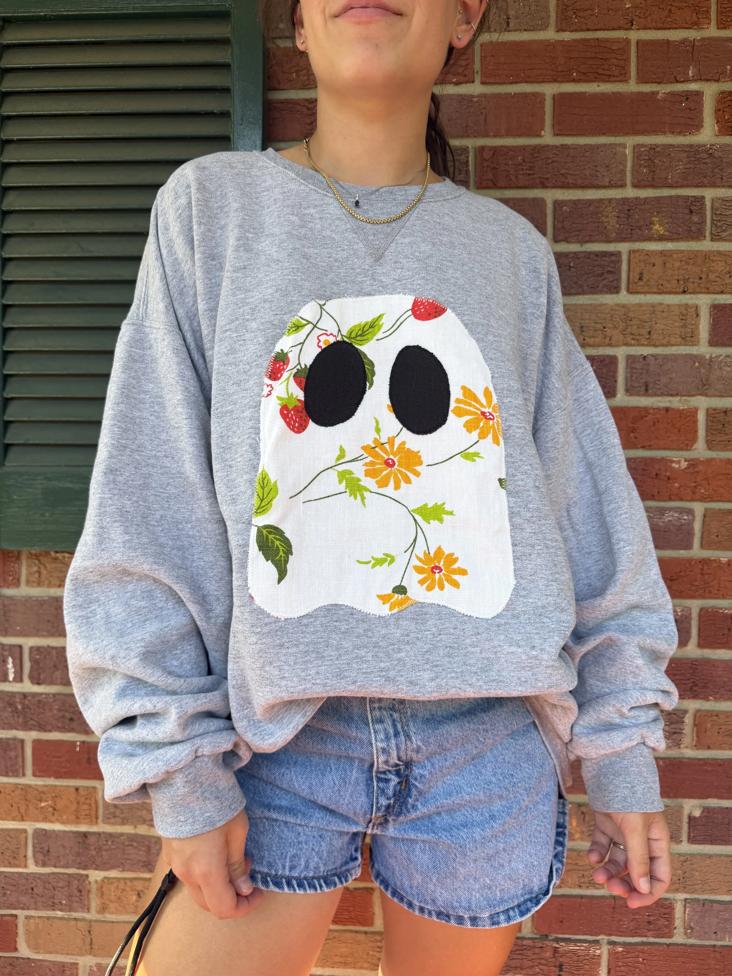 Strawberry Ghost Sweatshirt - ~2XL/3XL
