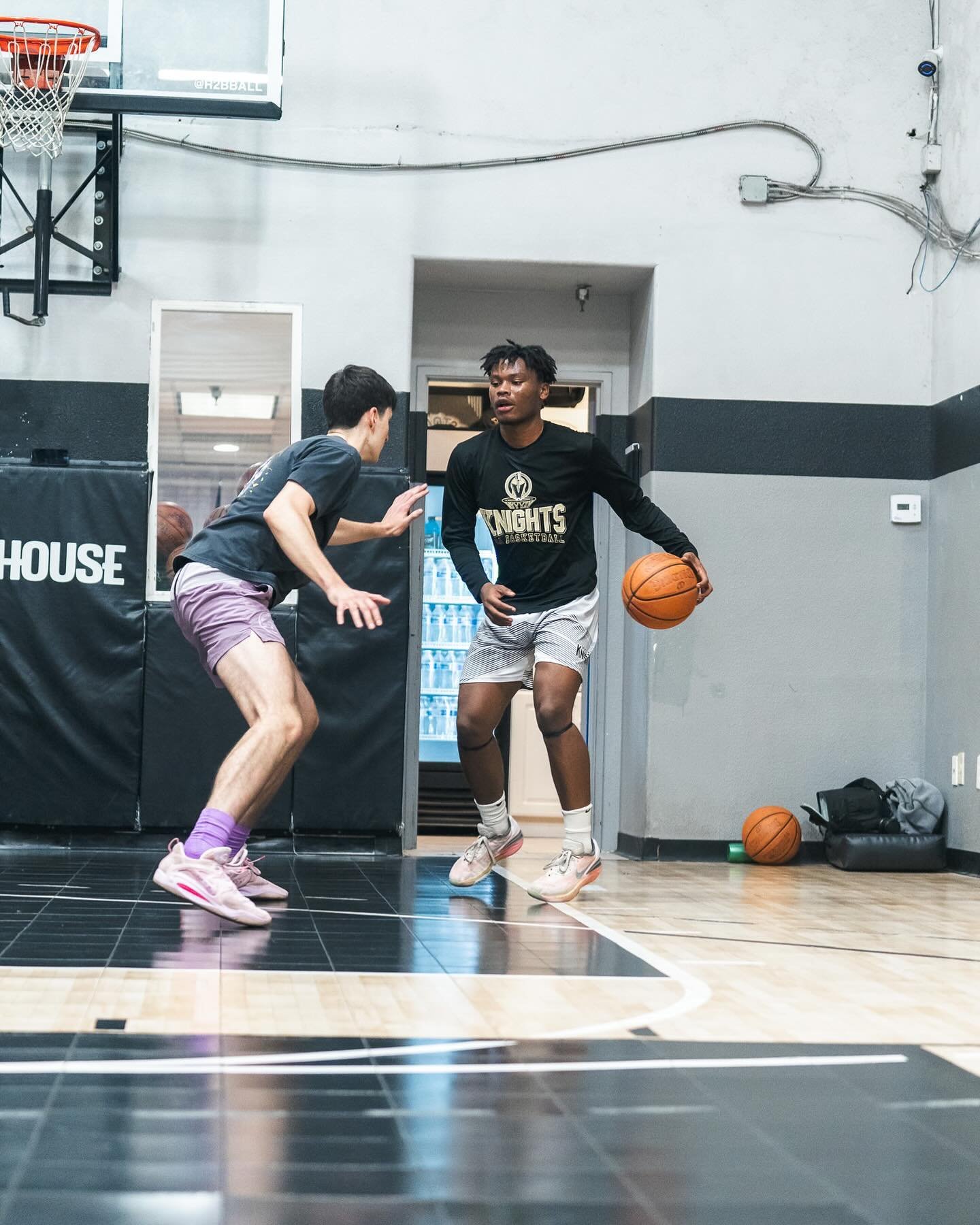 Always a pleasure training my guy @pb5_jayden preparing him for his upcoming college career. For the short period of time I&rsquo;ve gotten to work with him alongside @jrazooky in the hoop house his work ethic is unmatched. Always learning, improving