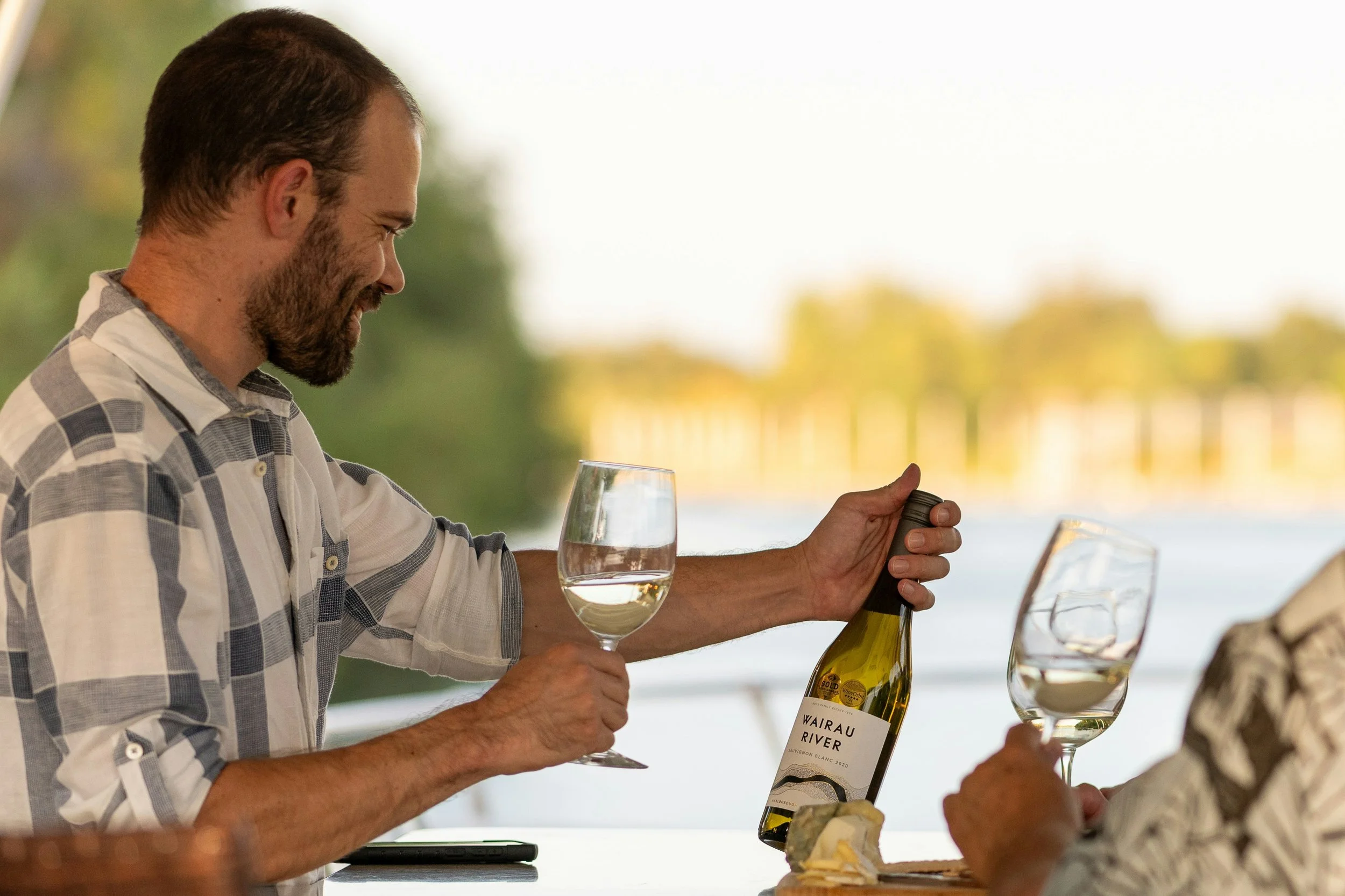 Guests enjoying a private wine tasting while exploring Sauvignon Blanc and discussing wine aromas, flavors and food pairings.