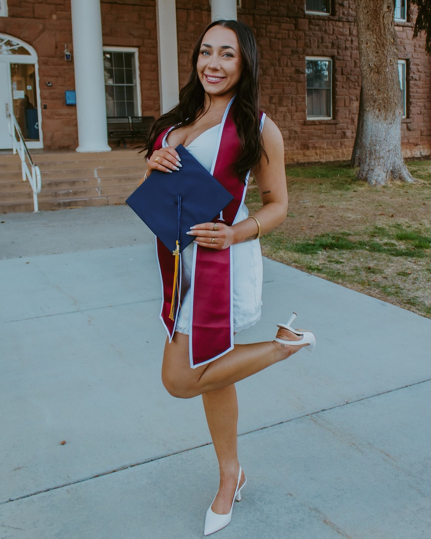 &amp; that&rsquo;s a wrap! 🎓🥂 

I&rsquo;m beyond excited to share that I&rsquo;m graduating from Northern Arizona University with a B.S. in Strategic Communication, emphasis in Advertising! Endless thanks to @alphaphinau and @nausigs for shaping me