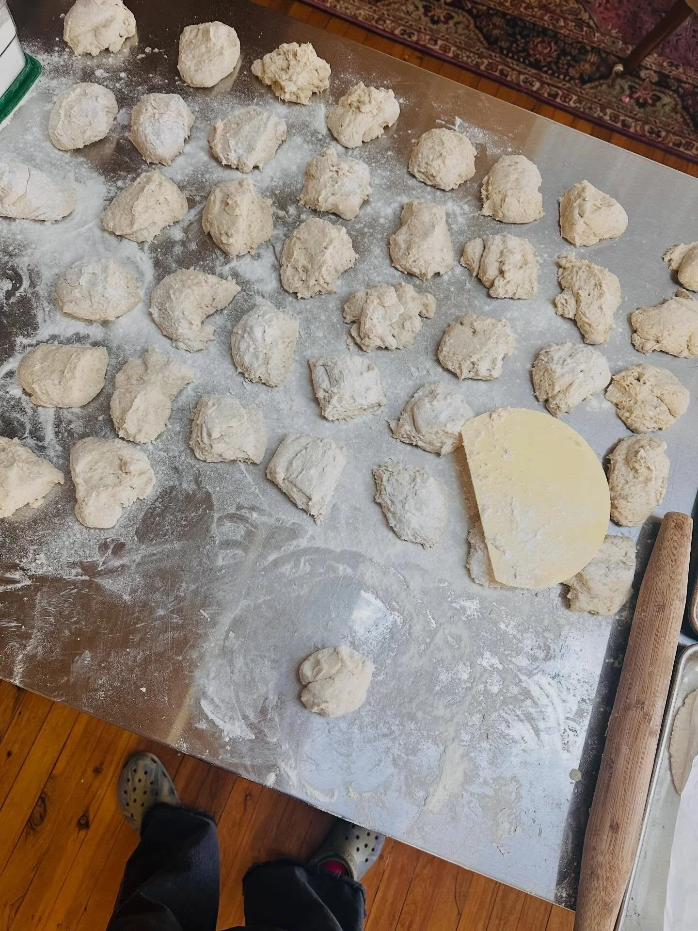 A reminder that I&rsquo;ll be at Avalons Organics tomorrow (Good Friday 3rd April) from 8am

I&rsquo;m doing a pop-up just outside, with gluten free Easter Buns, cookies, Buckwheat Sourdough Focaccia &amp; more

Come say hi! 8am until sold out Xx

@a