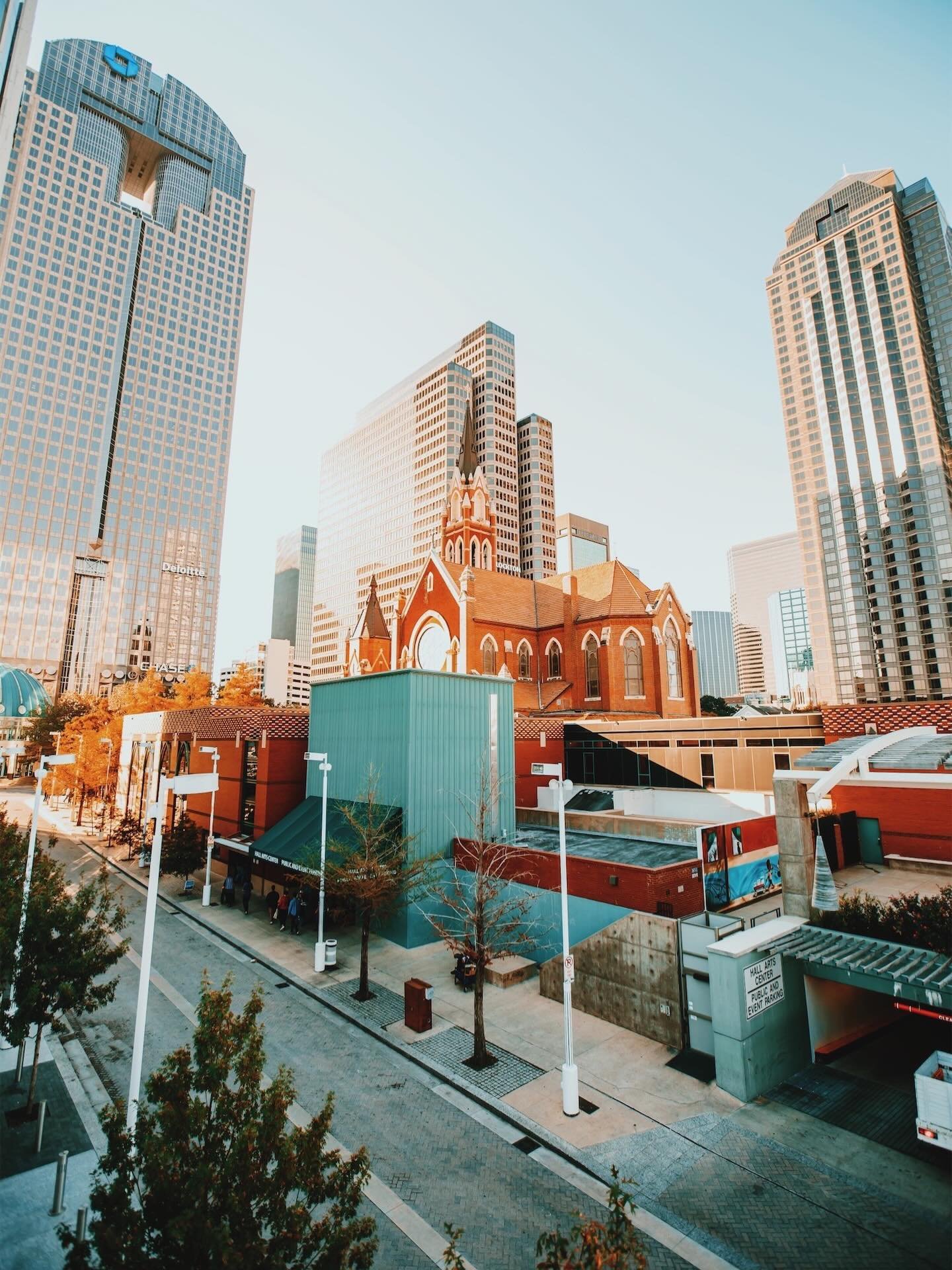 🔥📸🔥 Dallas, TX 
.
.
&bull;
#lostgold #goldenhour #dallas #texas #dallastx