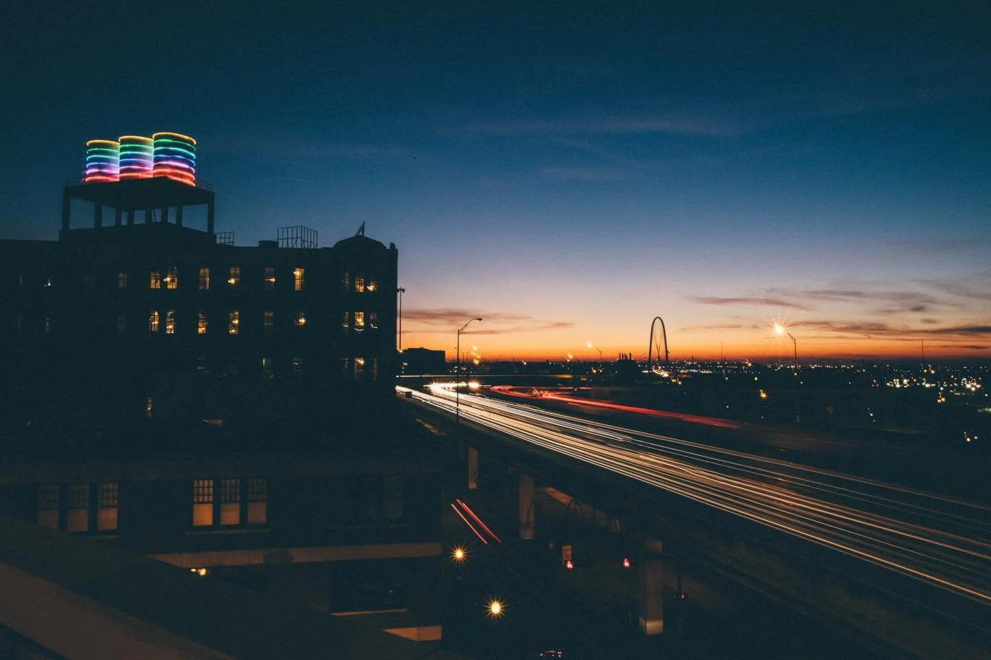 Dallas, Texas sunset&hellip;.
.
.
.
.
#lostgold #goldenhour #dallas #texas #dallastx
#tonesforbreakfast #instagood #canon #garlandtx
#richardsontx #rowletttx #rockwalltx
#dallastexasphotographer #dallastxphotographer
#dfwphotographer #downtown #downt