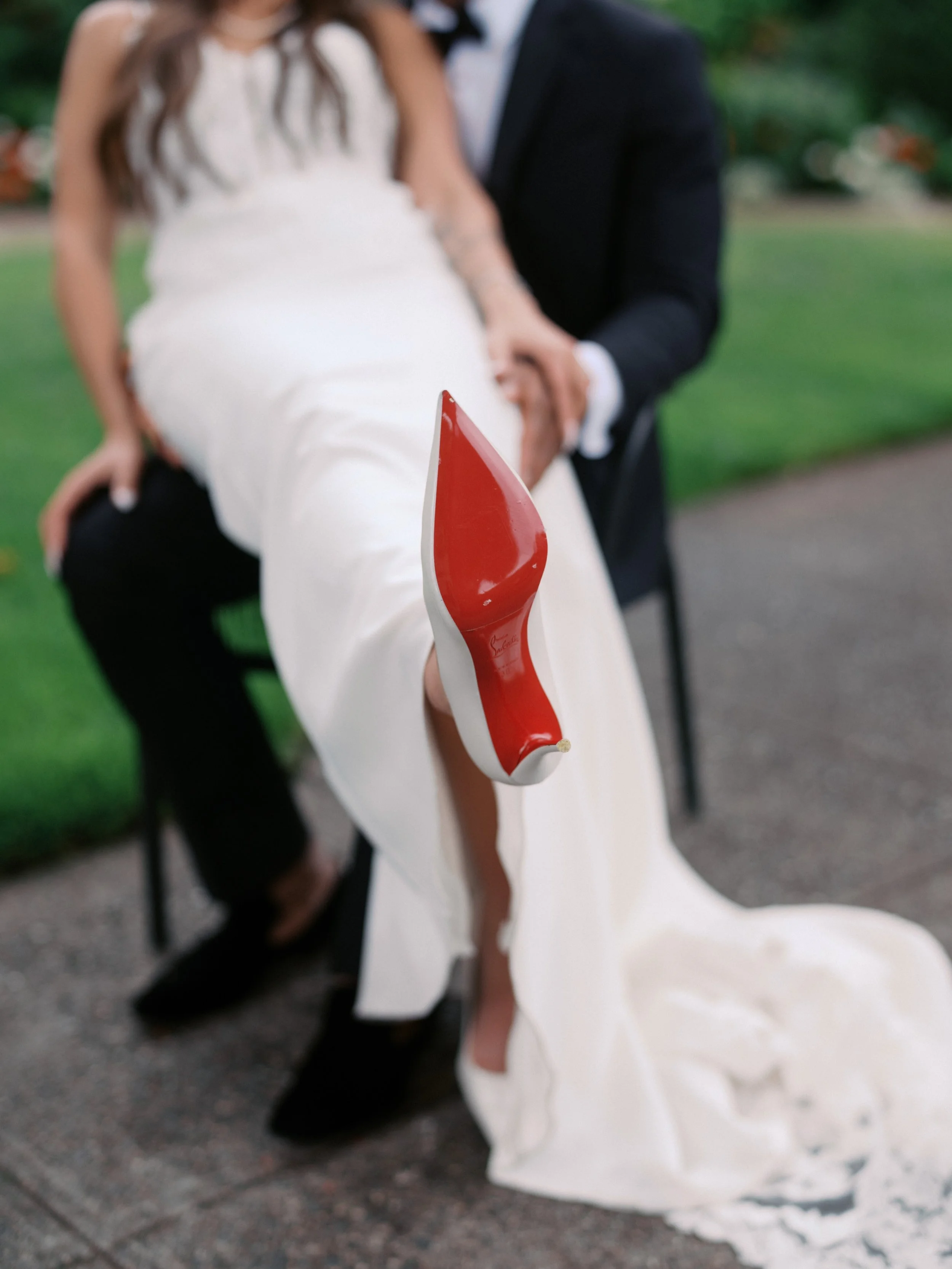 Hannah &amp; Tobe&rsquo;s wedding just landed in our camera roll 🤍🥂 And yes, we&rsquo;re posting about it again!

Usually we&rsquo;re behind the booth, but @jacquelinebenetphoto caught us in the moment&mdash;and these deserved a spot on the feed. A