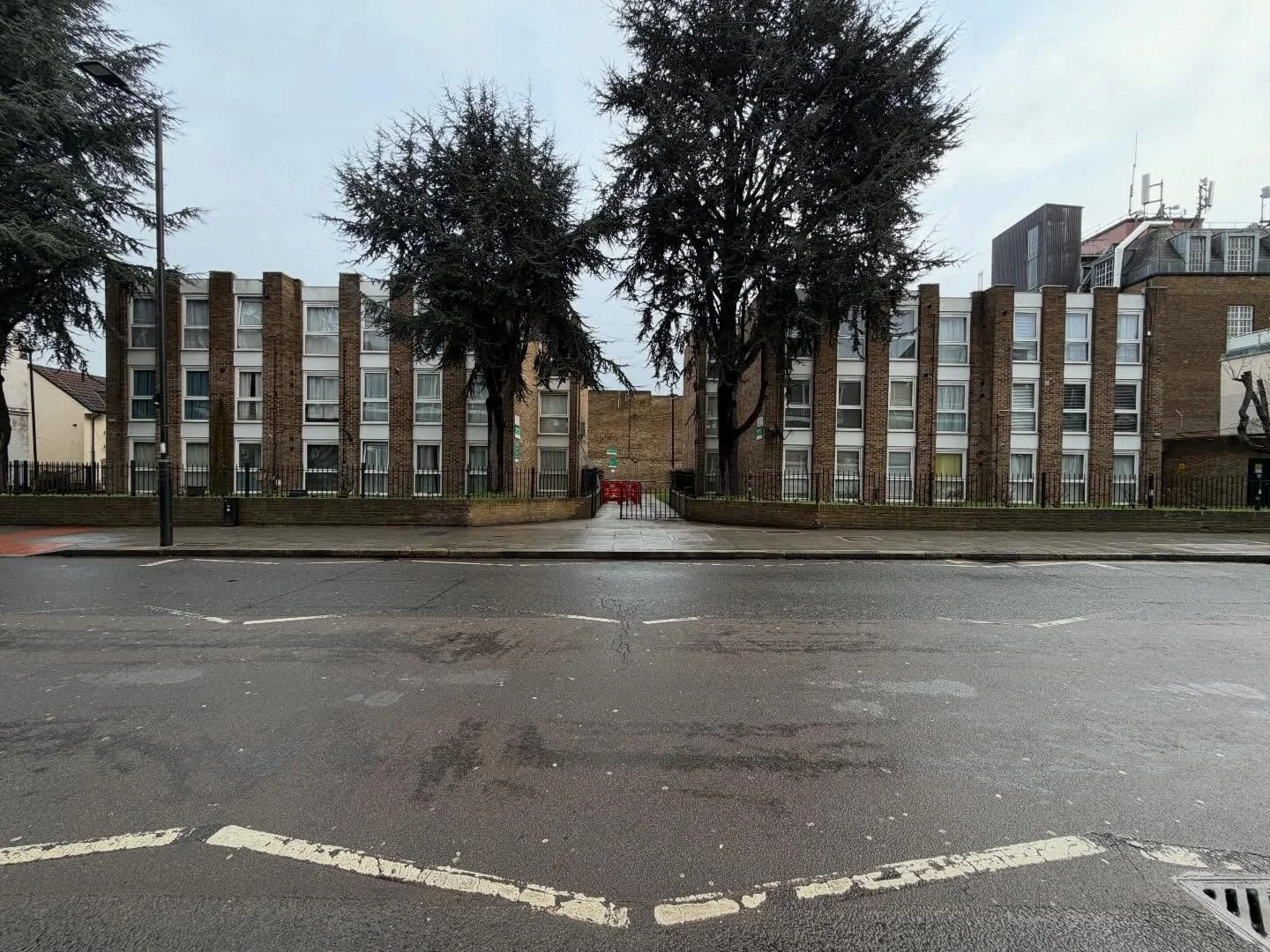 External build supporting 36THP in Islington. Network cable installed from the local node and will be spliced into the 1st BB (basement box) from here MPAC cable has been installed 1st floor height using catenary wire and feeding low level external P