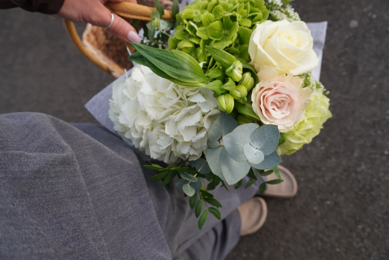 Hydranga & rose posy