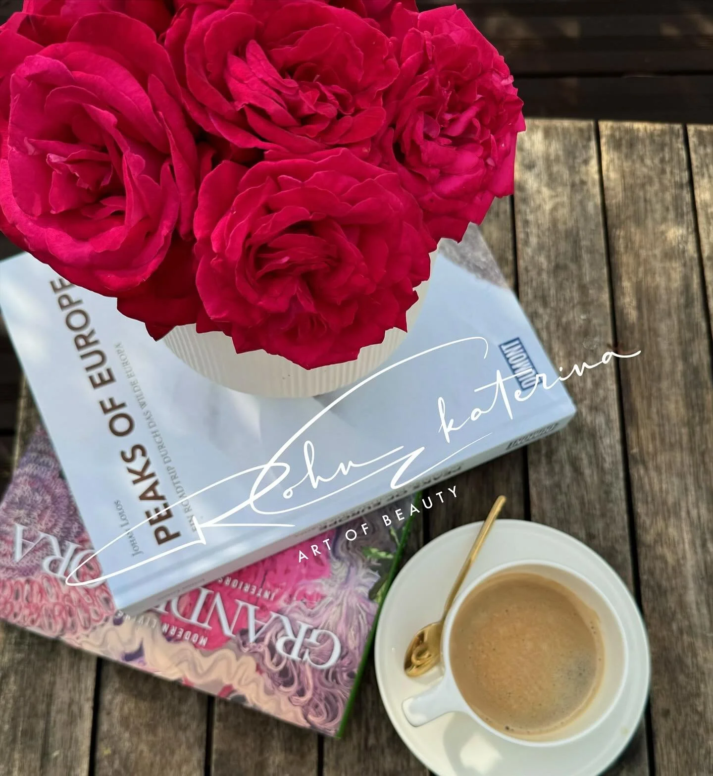 Books and roses today &hellip;. #permanent #permanentmakeup #beauty #art #roses #books #fotografia #coffee