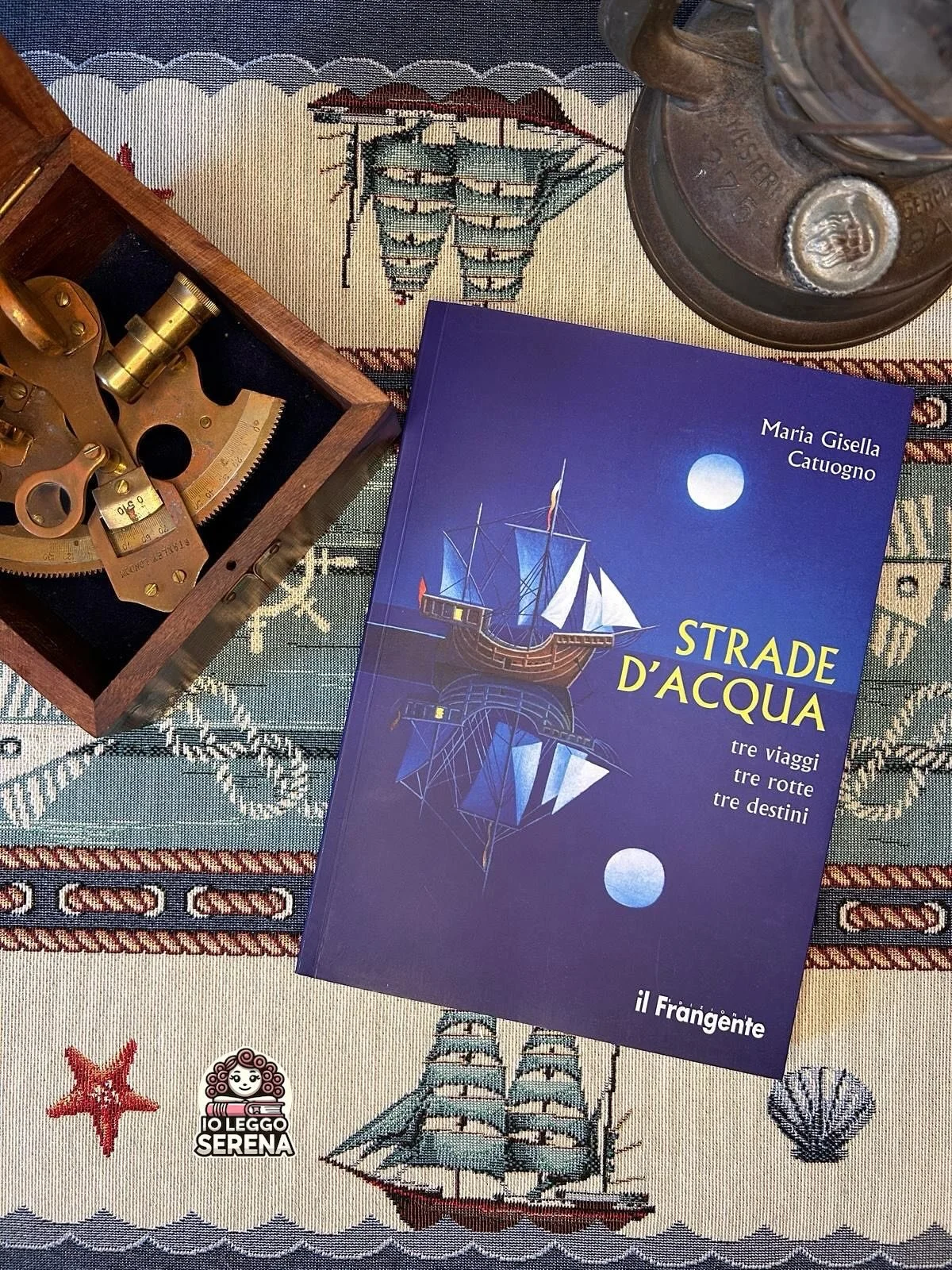 Strade d&rsquo;acqua di @catuognogisella Ed. @ilfrangente 

🌊In questo libro sono custodite storie realmente accadute. Tre storie di viaggi che hanno in comune la navigazione verso l&rsquo;ignoto. Il mare non fa solo da scenario, ma &egrave; un elem