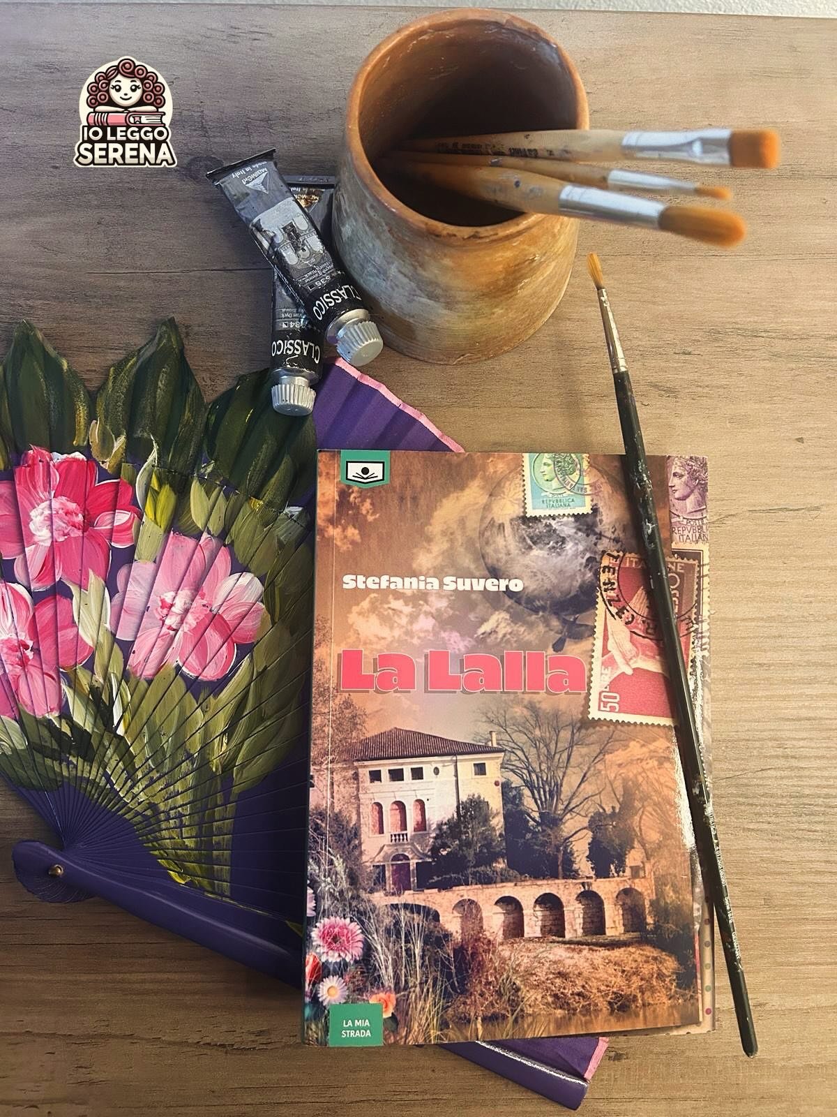 La Lalla di @stefaniasuvero , casa editrice @lemezzelane 

📖Entrare nel mondo della Lalla &egrave; come assistere a una commedia brillante, fatta di dialoghi vivaci e tempi comici perfetti. Protagonista assoluta &egrave; Mafalda Malinverni, detta La