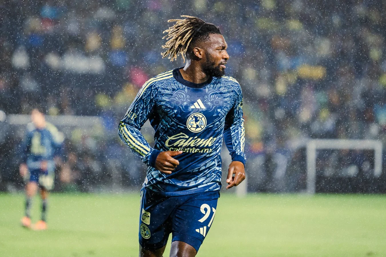 Allan Saint-Maximin prepares to take a corner kick against the LA Galaxy at Dignity Health Sports Park, on Nov. 15, 2025.