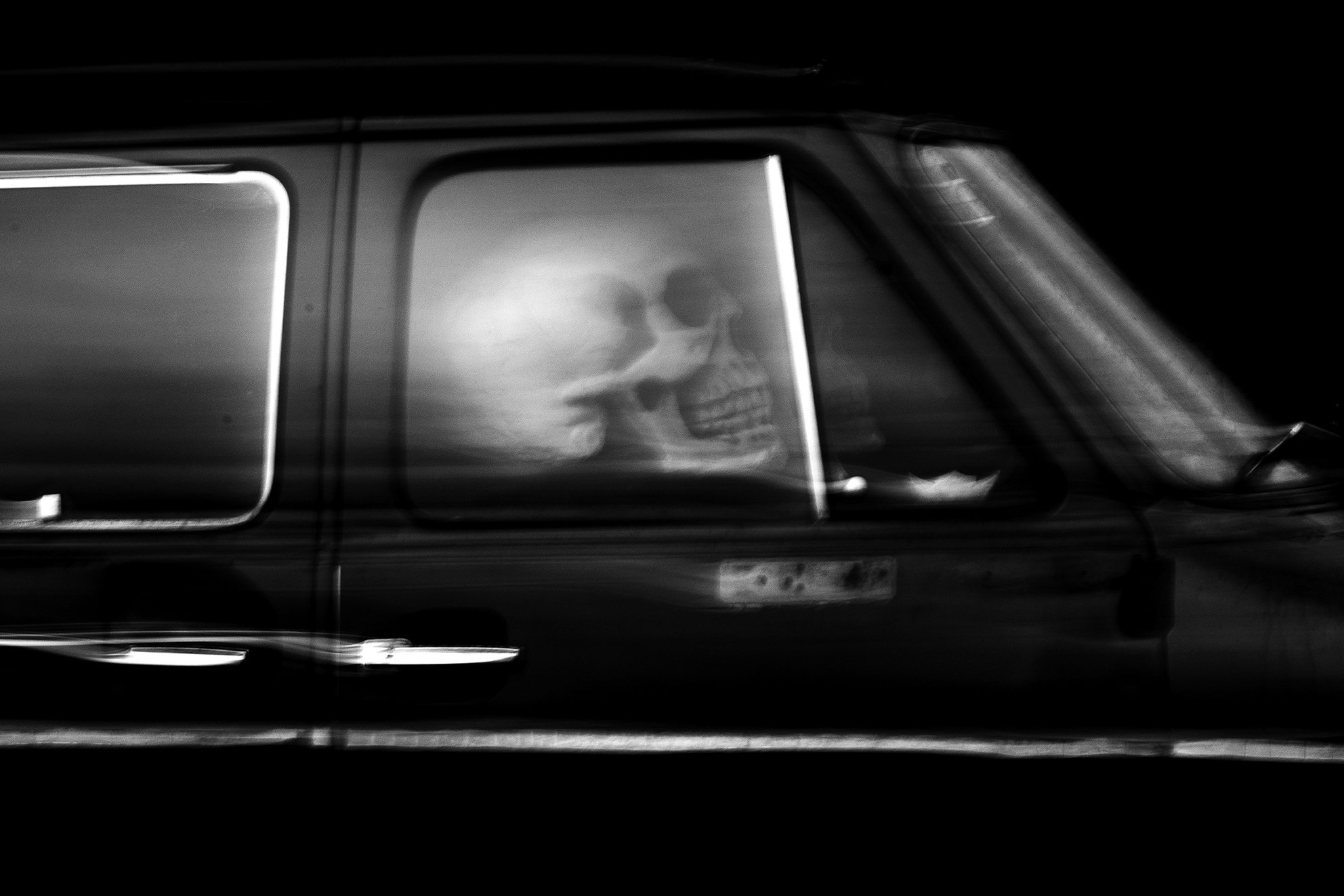 SKULLS_DRIVE.jpg