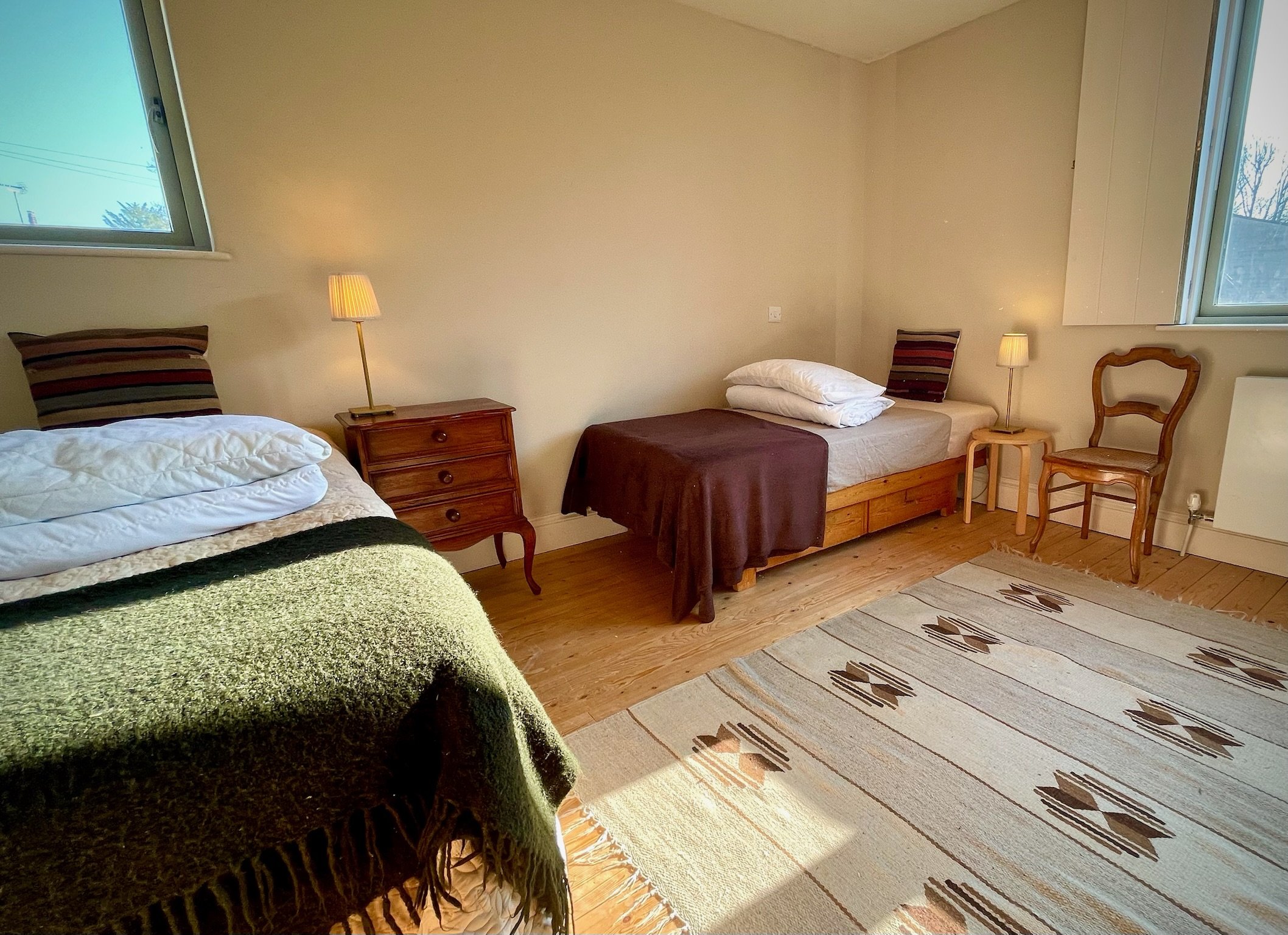 A bedroom (2)