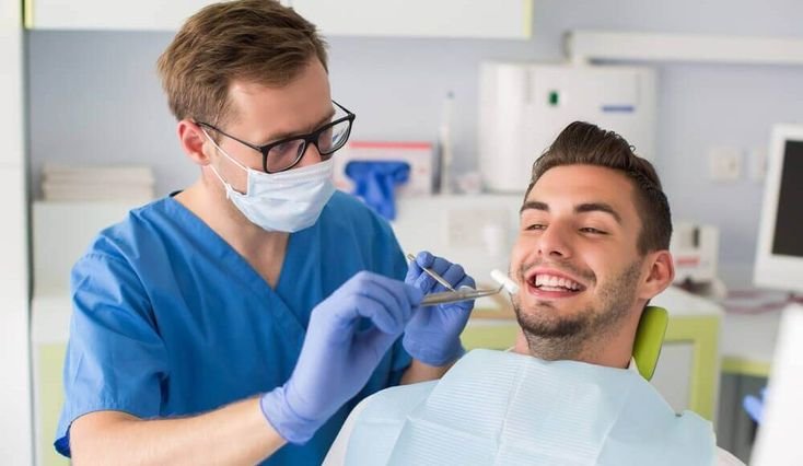 مقارنة زراعة الأسنان بين تركيا (إسطنبول) والكويت: أين تجد الجودة والسعر الأفضل؟