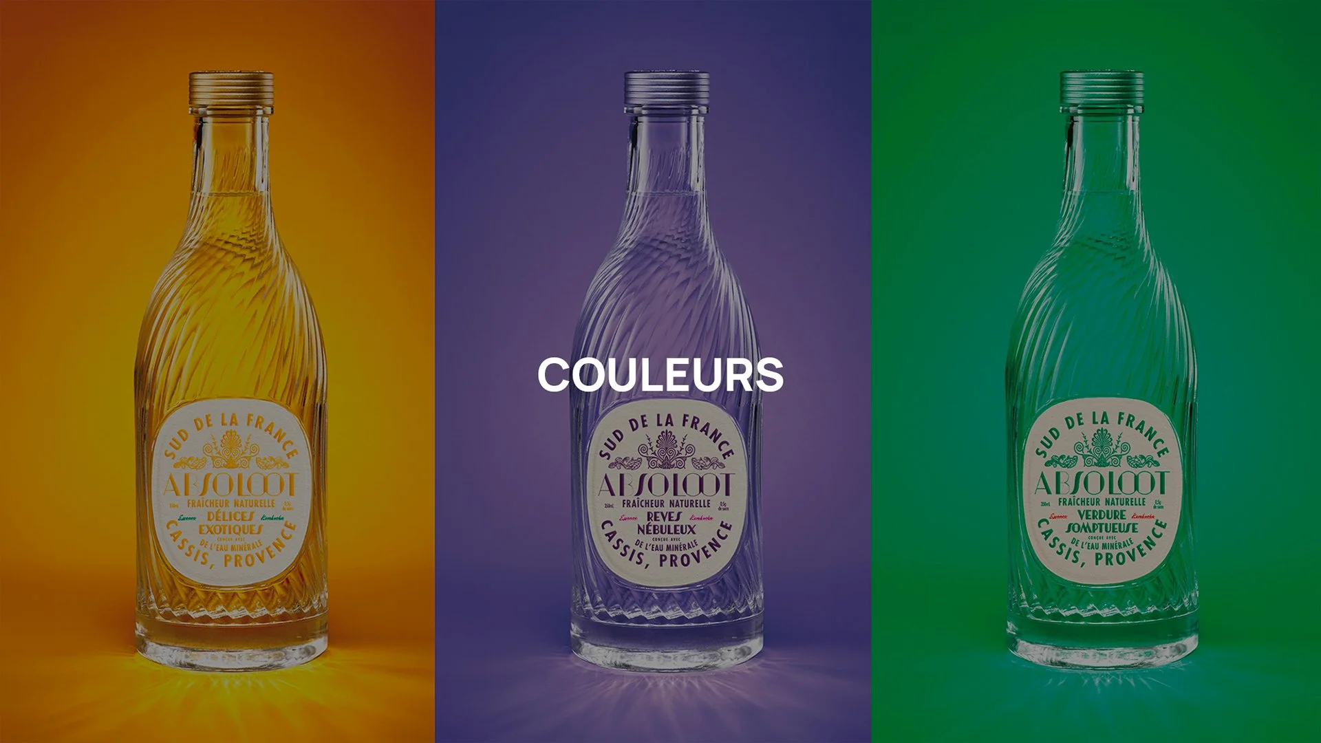 Trois bouteilles en verre colorées alignées verticalement sur des fonds de couleur orange, violet et vert, avec des étiquettes indiquant 'ABJOLOT' et des descriptions de saveurs différentes de l'eau minérale de Provence dans chaque bouteille.