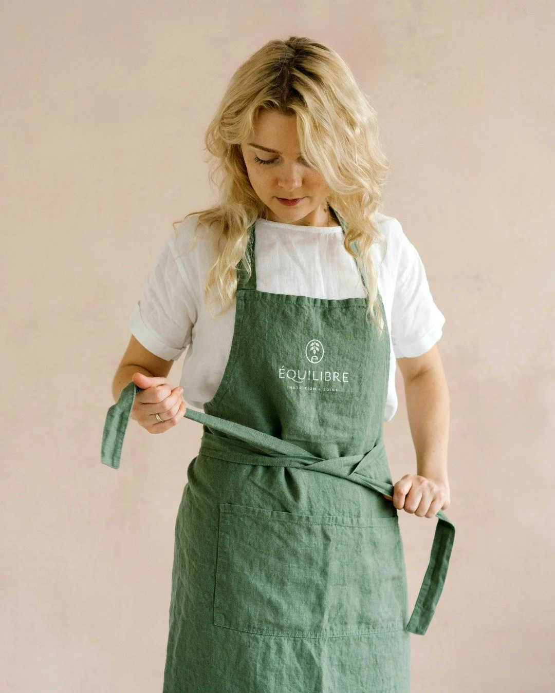 🍃 Donner une identit&eacute; forte &agrave; un projet qui m&ecirc;le soins naturels et nutrition bien-&ecirc;tre 🍃
Fabienne, entrepreneure &agrave; Paris, lance sa propre marque autour de l&rsquo;accompagnement global pour le mieux-&ecirc;tre : une