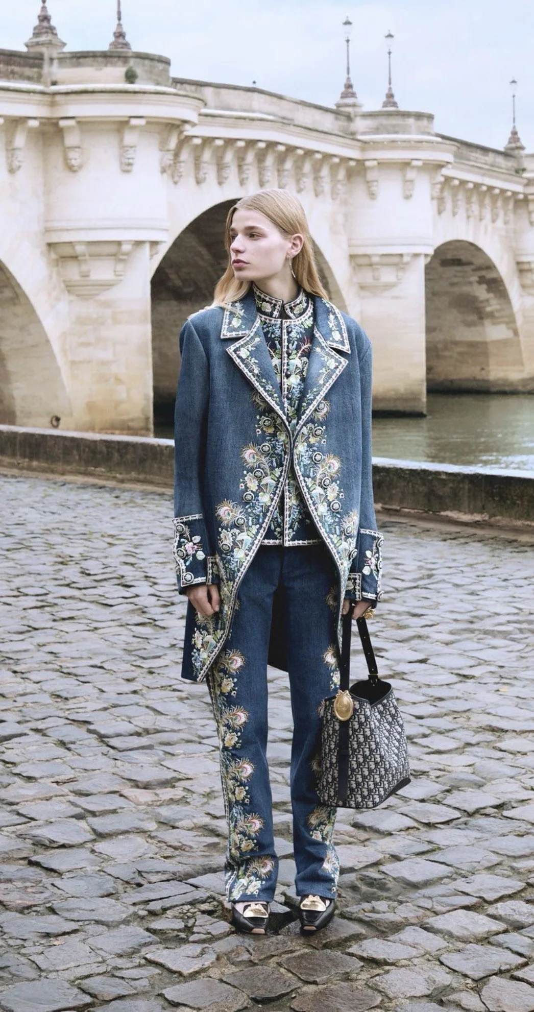 Dior Pre-Fall 2026: l’élégance parisienne en mouvement