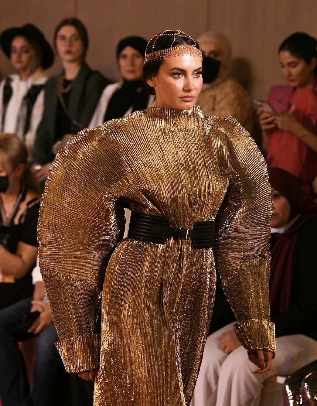 Скромная мода: элегантность как язык — погружение в мир скромной моды на Неделе скромной моды в Париже 2026 