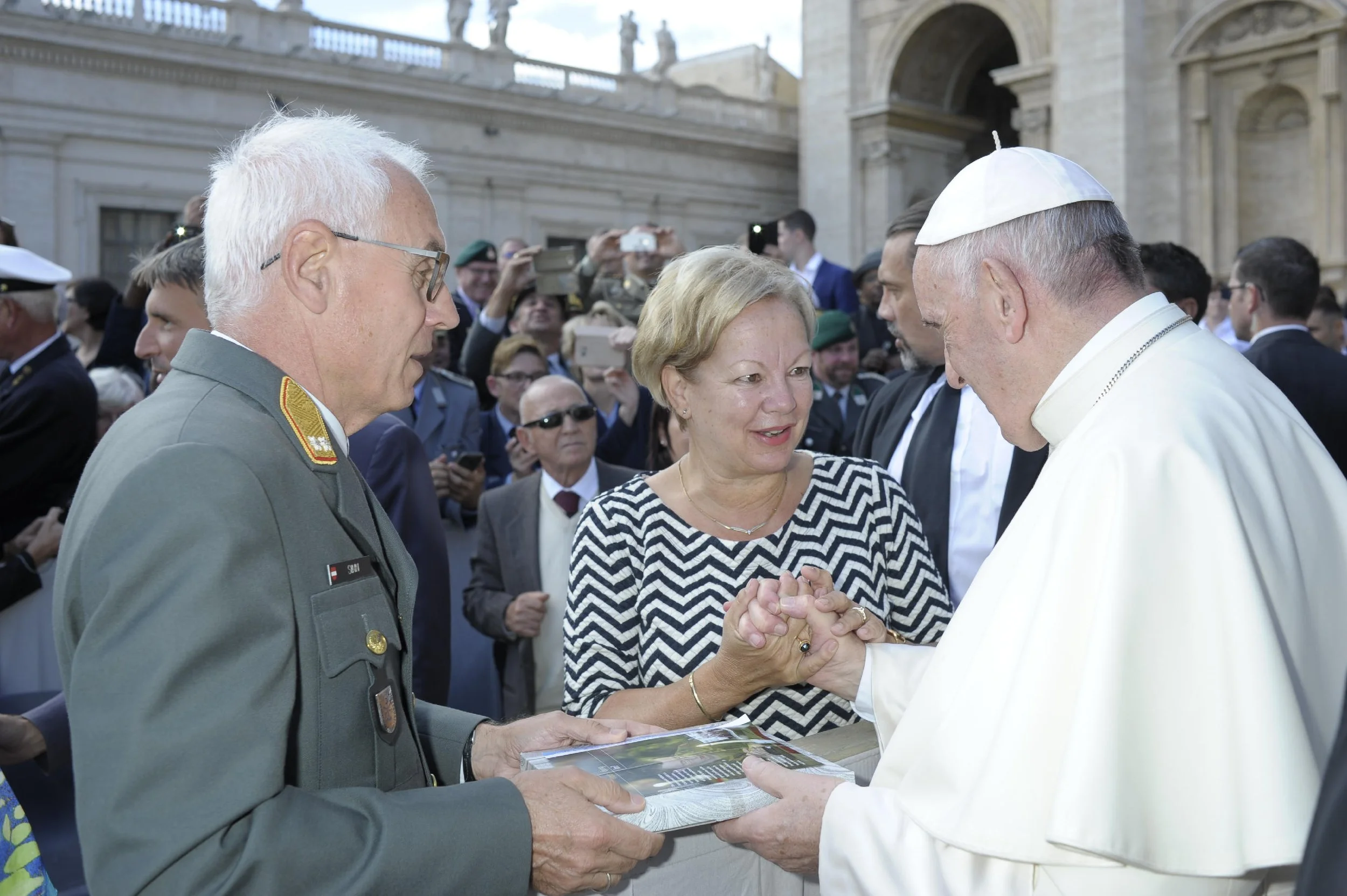 Pope-Francis-Ami-President-and-Secretary-General-bis.jpg