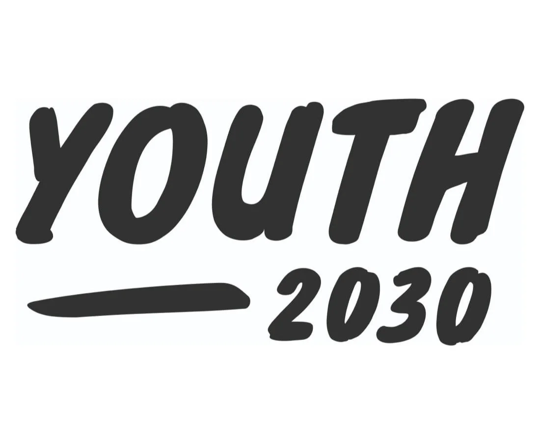 Texten "Youth 2030" i svart stiliserad skrift på vit bakgrund.