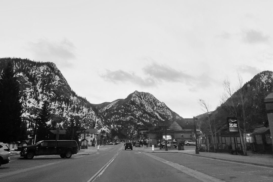 29 hr (1,957 miles)via I-76 W and I-70 W