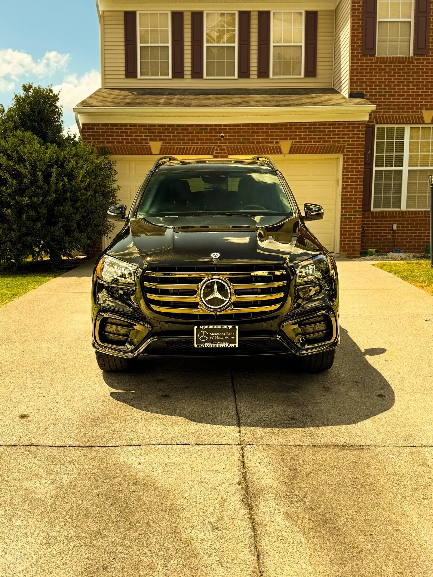 Nothing shines like a freshly detailed Benz 🖤✨ From the grille to the gloss, this beauty is turning heads and stealing the show. #MercedesBenz #LuxuryDetail #GlossGoals #detailingperfection