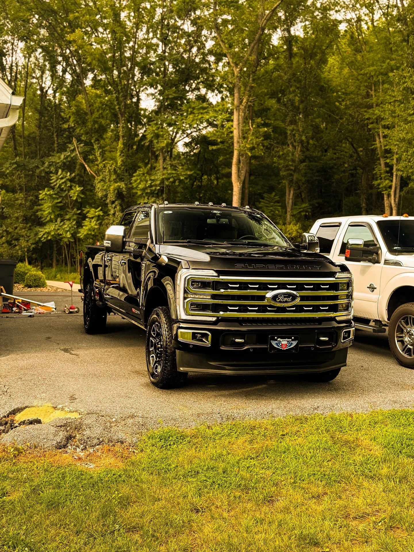 FORD OR GMC? They don’t make ‘em shine like this at the dealership.
Two monsters, one mission: get dialed in by the best.
Executive wash only. If you know, you know. Book that appointment! 🖤🔥
#SlumsDetailing #SuperDuty #DenaliHD #Execu