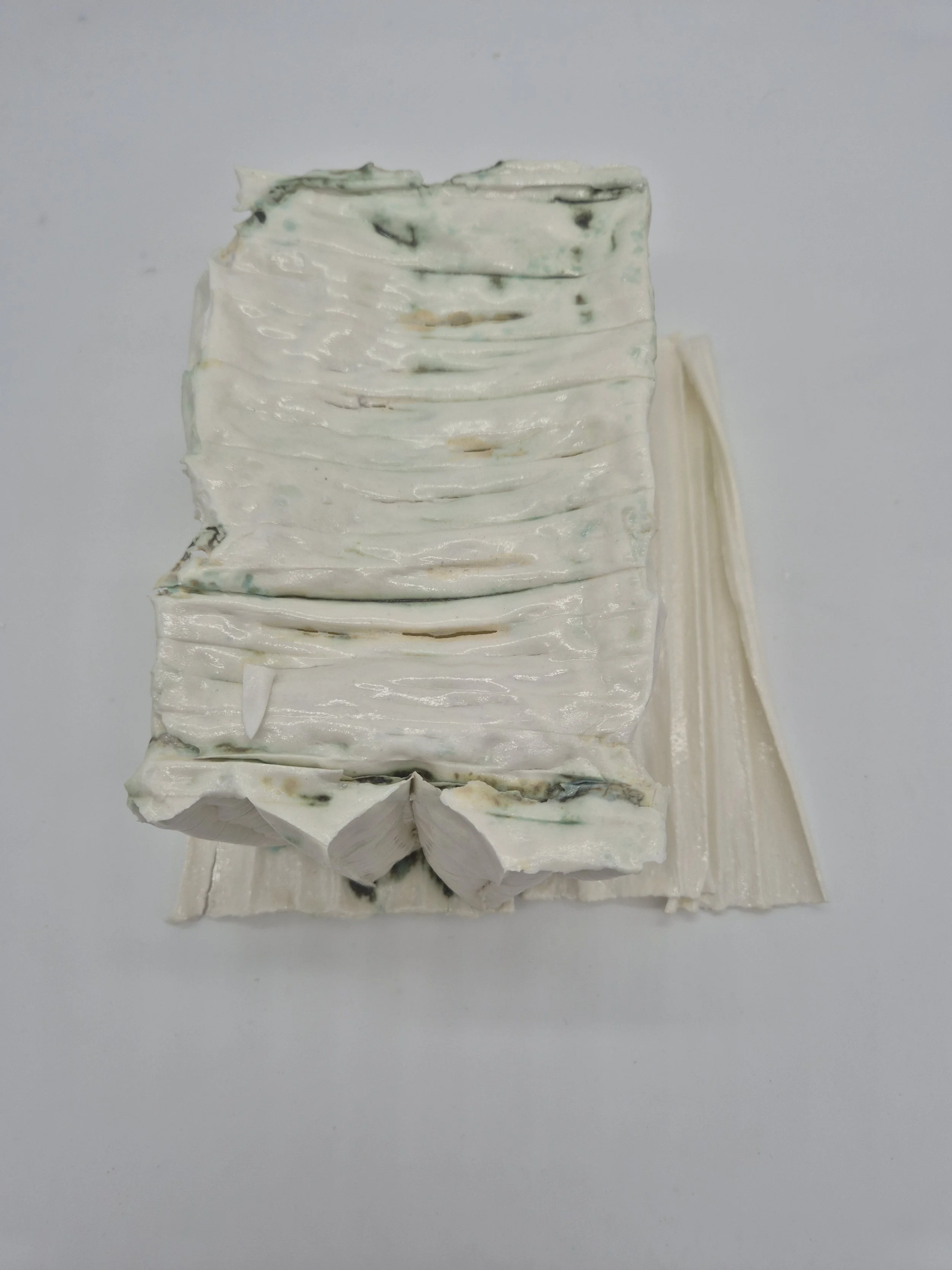 Gelaagde witte keramische kunst