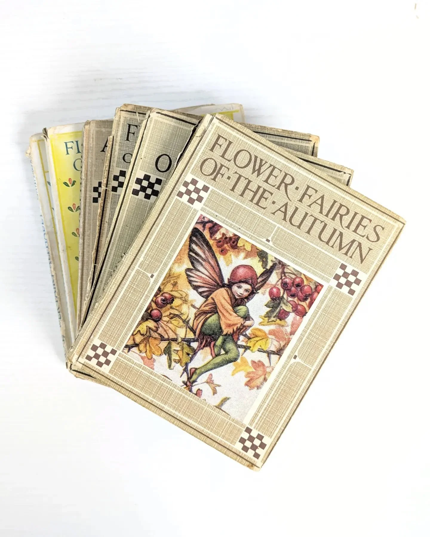 eBay Auction 📚 week long eBay auction ending Sunday 7pm. Fairy books, children's vintage, antique volumes &amp; ethemora. 

#vintagebooksale #childrensvintagebooks