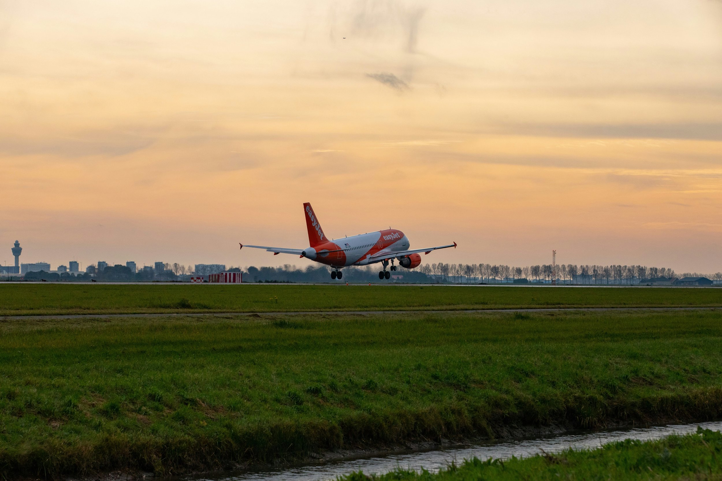 easyJet at Polderbaan