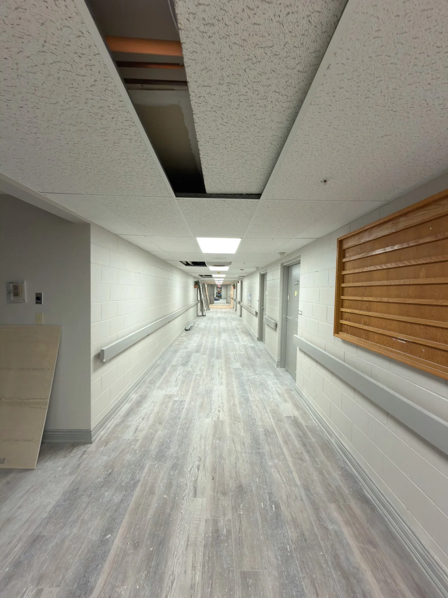 corridor-new-vinyl-plank-flooring-finished-chatham-ontario-01.jpg