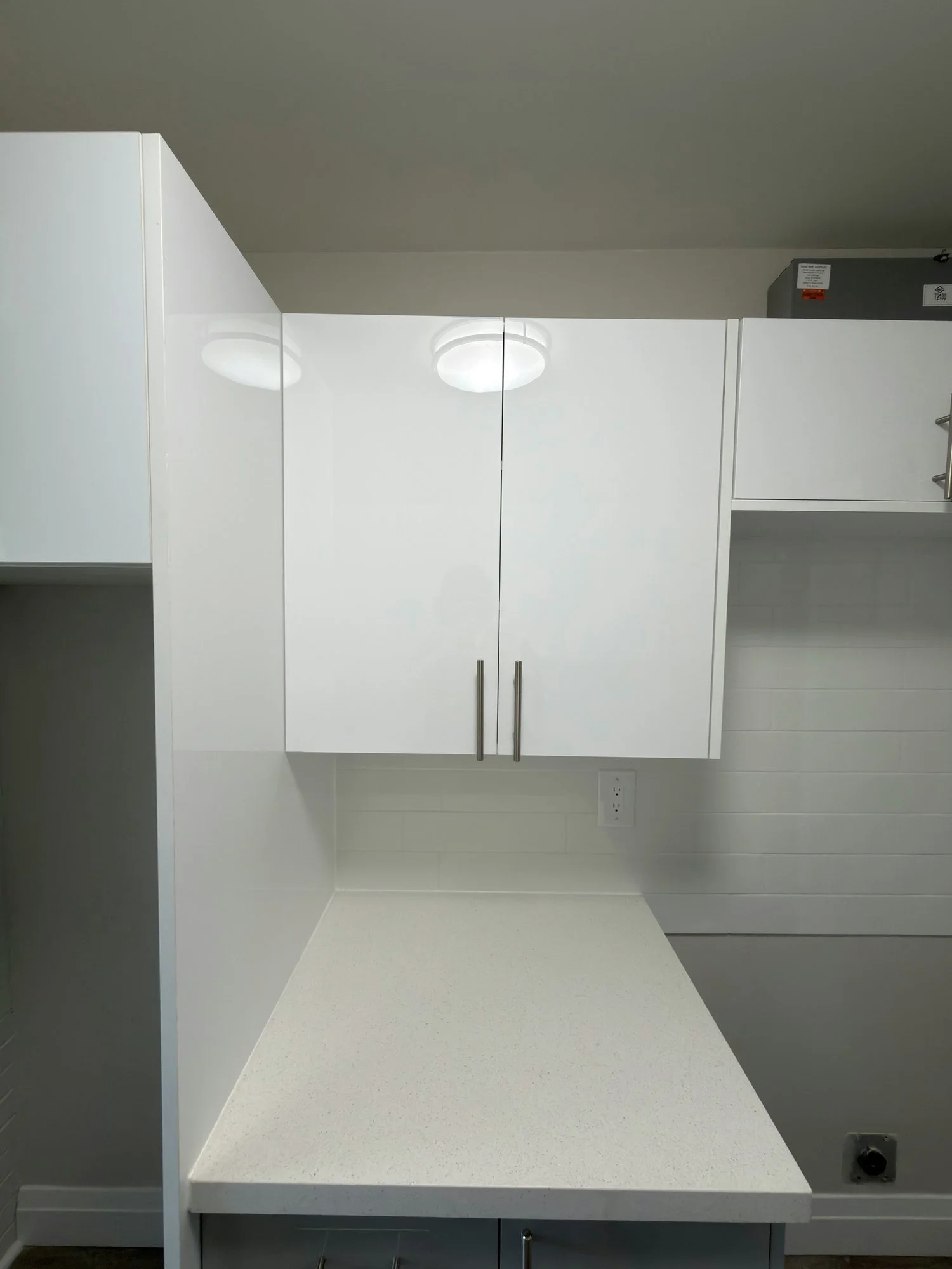 kitchen-nook-white-cabinets-quartz-counter-london-ontario-01.jpg