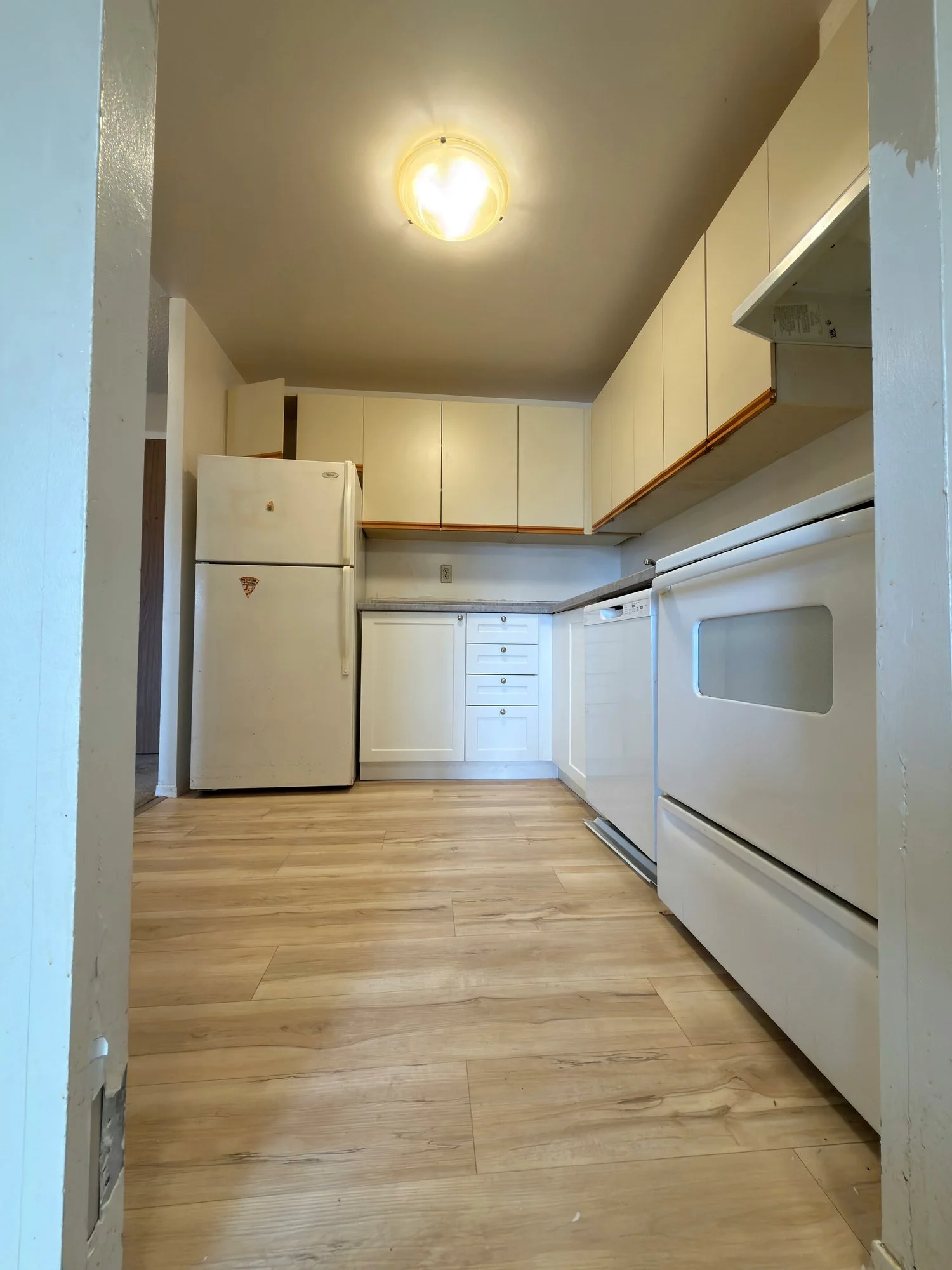 narrow-apartment-kitchen-new-vinyl-floor-st-thomas-ontario-01.jpg